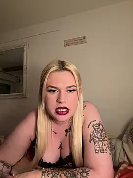 BlondeChaya online show from 17, 4, 2026