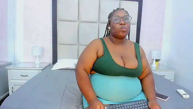 Snapshot of TreisyVixen chatting on 4, 7, 2026 TreisyVixen online show from 4, 7, 2026