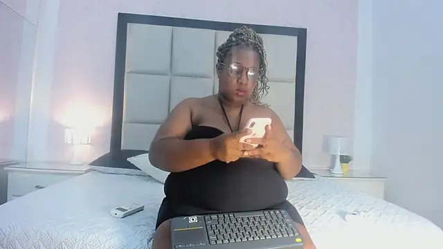 Snapshot of TreisyVixen chatting on 7, 7, 2026 TreisyVixen online show from 7, 7, 2026