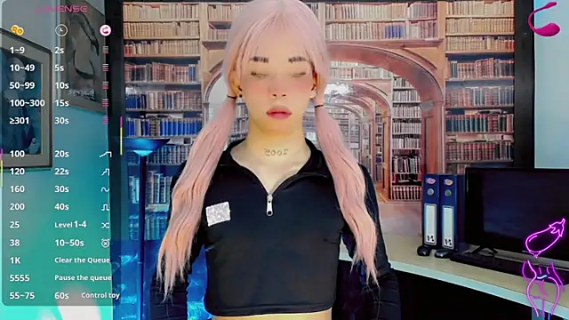 Snapshot of moon_sweet- chatting on 19, 4, 2026 moon sweet- online show from 19, 4, 2026