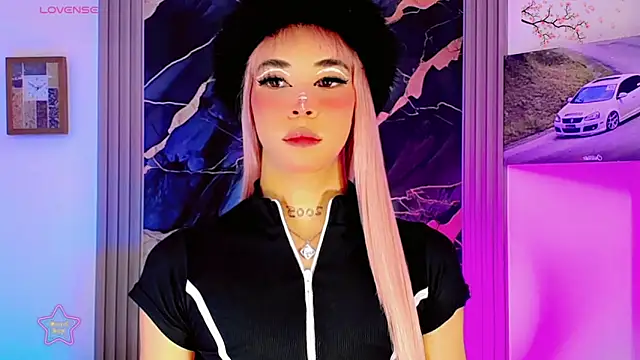 Snapshot of moon_sweet- chatting on 22, 5, 2026 moon sweet- online show from 22, 5, 2026