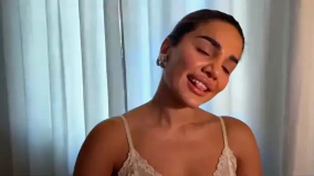 Snapshot of MelindaReny chatting on 23, 4, 2026 MelindaReny online show from 23, 4, 2026