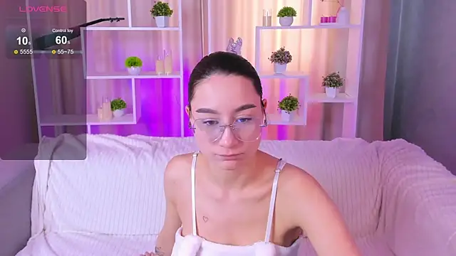 Snapshot of AndreaJohnsons chatting on 27, 4, 2026 AndreaJohnsons online show from 27, 4, 2026