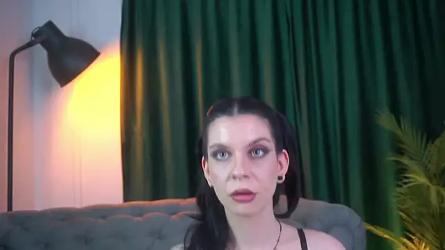 LylithMoon online show from 17, 4, 2026