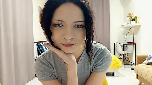 CinnamonCurl online show from 4, 5, 2026