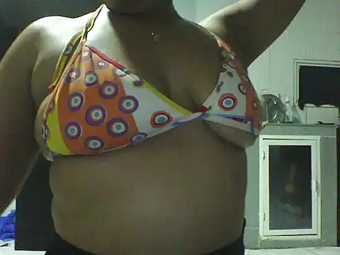 Snapshot of reinamas18 chatting on 6, 6, 2026 reinamas18 online show from 6, 6, 2026