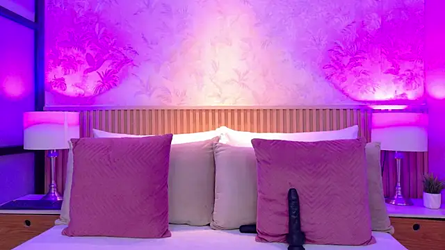 Darcy glow  online show from 7, 6, 2026