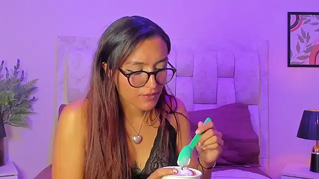 CarolinaReyy online show from 18, 4, 2026