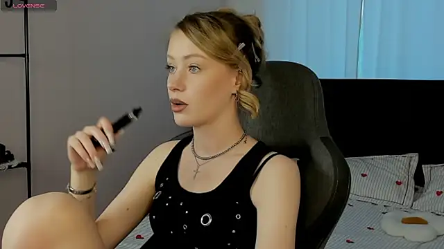 EvaHamilton online show from 3, 5, 2026