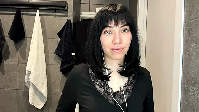Snapshot of LuisaAlconcel chatting on 5, 5, 2026 LuisaAlconcel online show from 5, 5, 2026