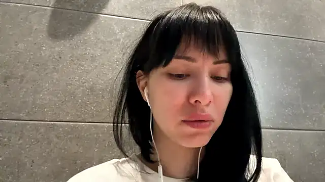 Snapshot of LuisaAlconcel chatting on 7, 5, 2026 LuisaAlconcel online show from 7, 5, 2026