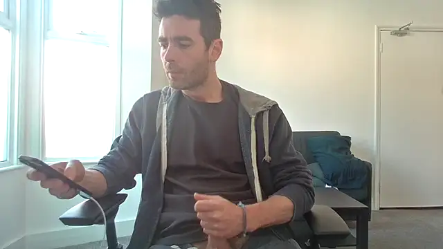 Snapshot of frenchbdmaninlondon chatting on 27, 4, 2026 frenchbdmaninlondon online show from 27, 4, 2026