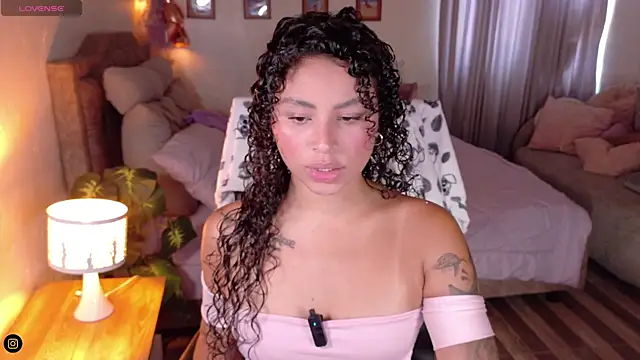 Snapshot of Marivimichel_s chatting on 9, 6, 2026 Marivimichel s online show from 9, 6, 2026