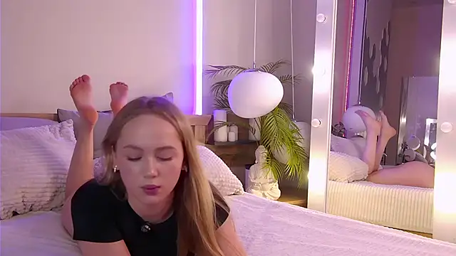 Emi Sterling online show from 25, 4, 2026