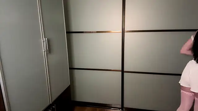 peachlunne online show from 19, 4, 2026