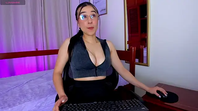 Elisabetta Amour online show from 25, 5, 2026