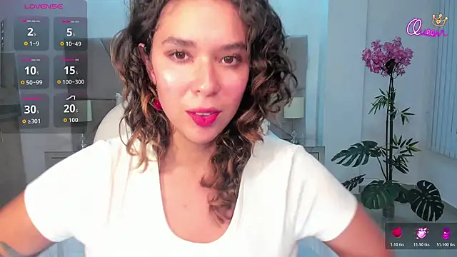 Snapshot of sienna_luxor chatting on 7, 5, 2026 sienna luxor online show from 7, 5, 2026