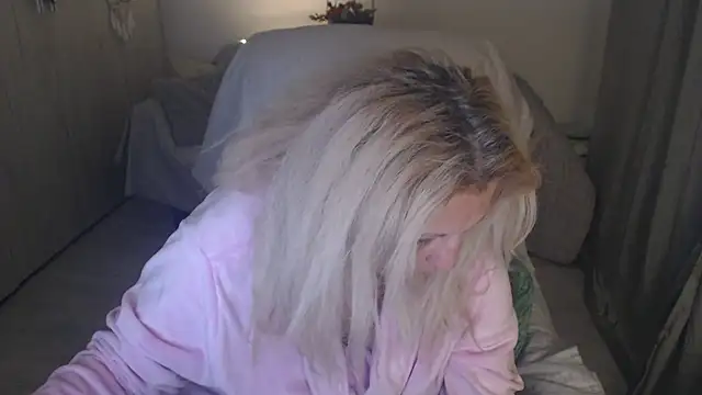 Divineblond online show from 12, 4, 2026