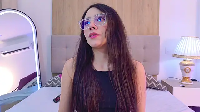 Snapshot of LaraOcampo chatting on 8, 7, 2026 LaraOcampo online show from 8, 7, 2026