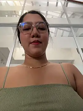 Chloe Thomsoon  online show from 2, 6, 2026