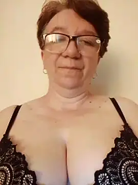 Snapshot of KetQueen101 chatting on 18, 5, 2026 KetQueen101 online show from 18, 5, 2026