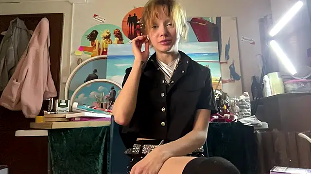 sarawhisperr online show from 25, 4, 2026