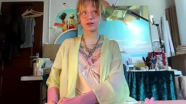 sarawhisperr online show from 30, 4, 2026