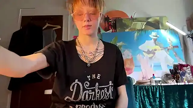 sarawhisperr online show from 2, 5, 2026