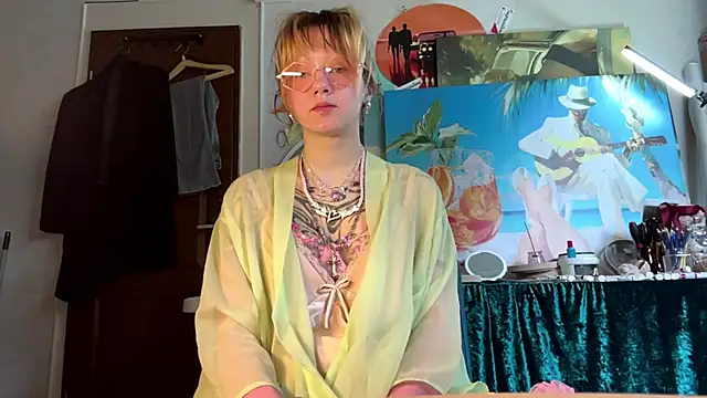 sarawhisperr online show from 3, 5, 2026