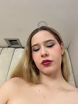 Snapshot of EmaVega chatting on 5, 5, 2026 EmaVega online show from 5, 5, 2026