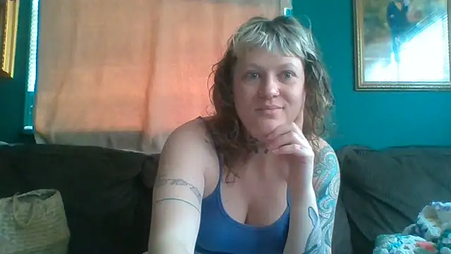 Snapshot of RosieSwitchBitch chatting on 15, 6, 2026 RosieSwitchBitch online show from 15, 6, 2026