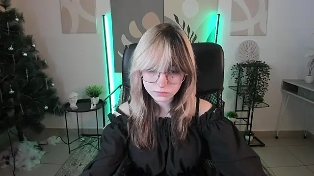 Snapshot of NyxCalderra chatting on 18, 5, 2026 NyxCalderra online show from 18, 5, 2026