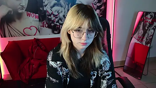 Snapshot of NyxCalderra chatting on 9, 6, 2026 NyxCalderra online show from 9, 6, 2026