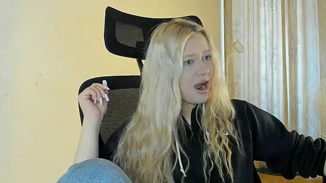 Snapshot of MidnightPoise chatting on 15, 6, 2026 MidnightPoise online show from 15, 6, 2026
