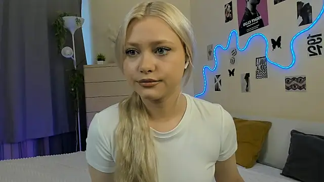 Snapshot of MidnightPoise chatting on 9, 7, 2026 MidnightPoise online show from 9, 7, 2026