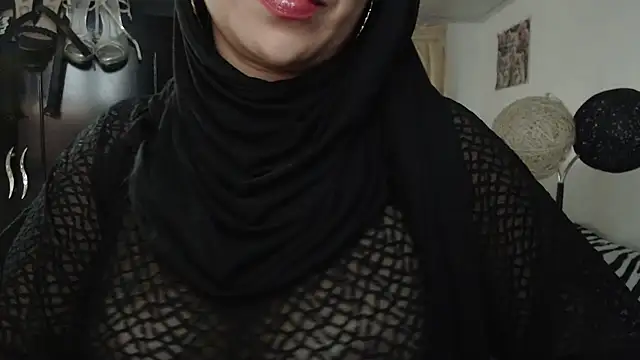 Snapshot of nadia__abaud chatting on 27, 12, 2024 nadia abaud online show from 27, 12, 2024