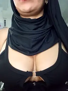 Snapshot of nadia__abaud chatting on 2, 1, 2025 nadia abaud online show from 2, 1, 2025