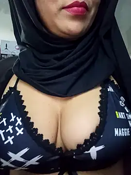 Snapshot of nadia__abaud chatting on 6, 1, 2025 nadia abaud online show from 6, 1, 2025