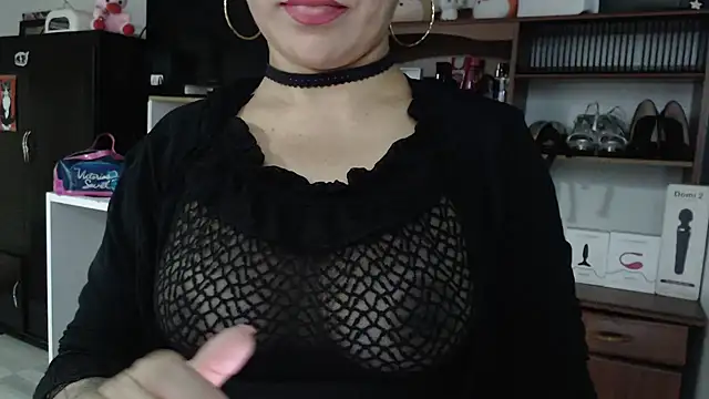 Snapshot of nadia__abaud chatting on 2, 2, 2025 nadia abaud online show from 2, 2, 2025