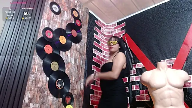 Dominatriz Arlette online show from 9, 6, 2026
