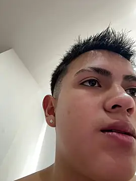 Snapshot of santiagoo_madrid chatting on 7, 7, 2026 santiagoo madrid online show from 7, 7, 2026