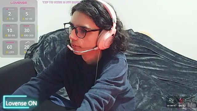 Snapshot of hxxyro1 chatting on 2, 8, 2026 hxxyro1 online show from 2, 8, 2026