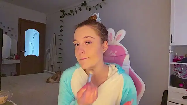 TrixyPaw online show from 29, 4, 2026