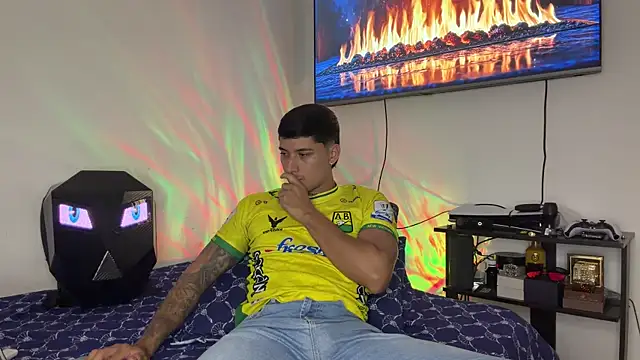 SexxxySquirterStev777 online show from 12, 5, 2026