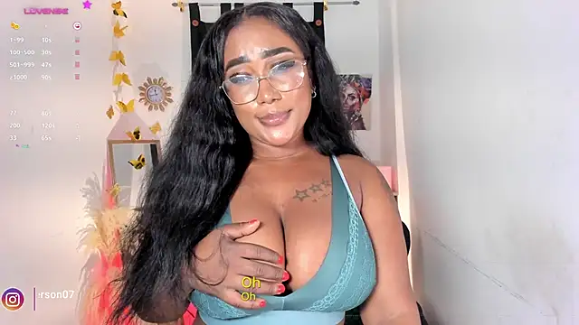 Snapshot of alessia_anderson chatting on 25, 1, 2025 alessia anderson online show from 25, 1, 2025