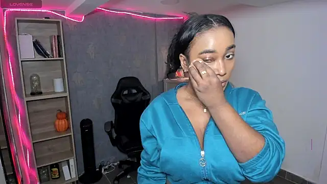 Snapshot of alessia_anderson chatting on 21, 10, 2025 alessia anderson online show from 21, 10, 2025