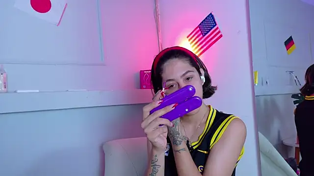 ZoeyPetit online show from 16, 7, 2026