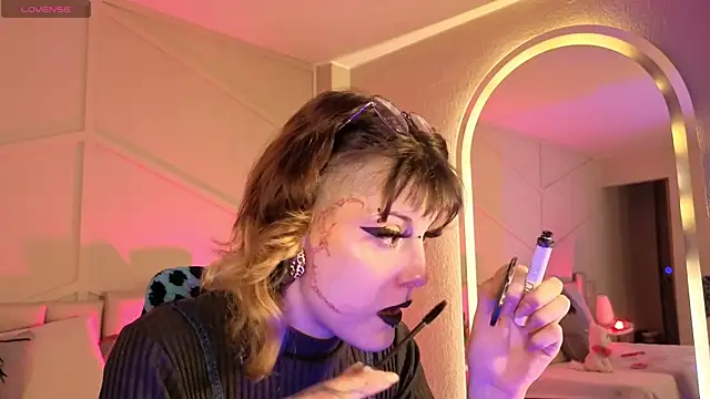 Snapshot of Rossiee_huntt chatting on 10, 6, 2026 Rossiee huntt online show from 10, 6, 2026
