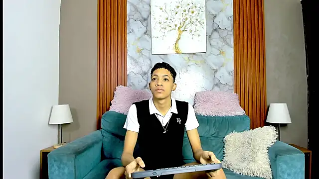 LOVE GUYS1 online show from 22, 5, 2026