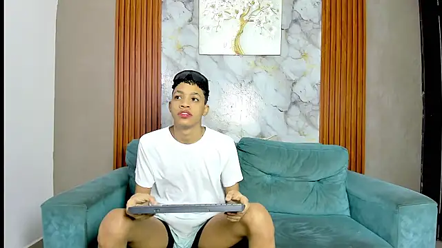 LOVE GUYS1 online show from 27, 5, 2026
